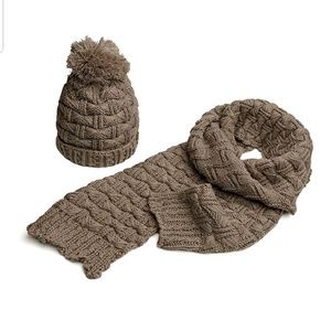 Wool hat and scarf